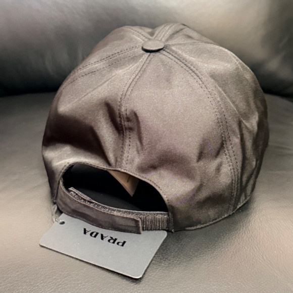 NEW UNISEX PRADA BLACK RE-NYLON BASEBALL CAP ONE SIZE - Picture 2 of 3